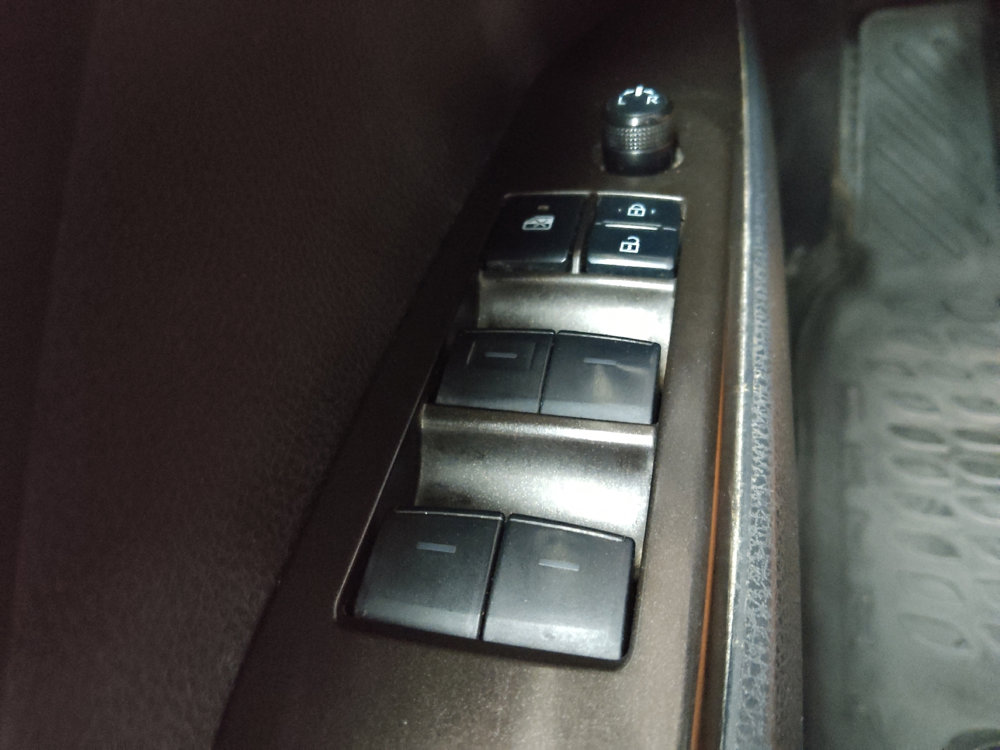 Used 2021 Toyota Camry SE w/ Cold Weather Package image 27