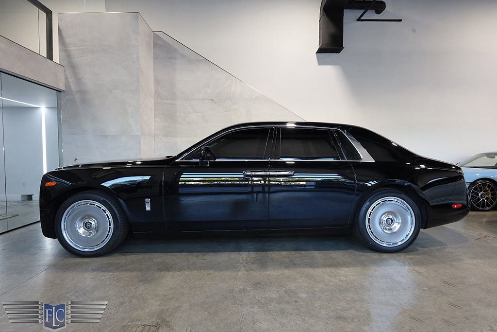 Used 2022 Rolls-Royce Phantom Sedan image 2