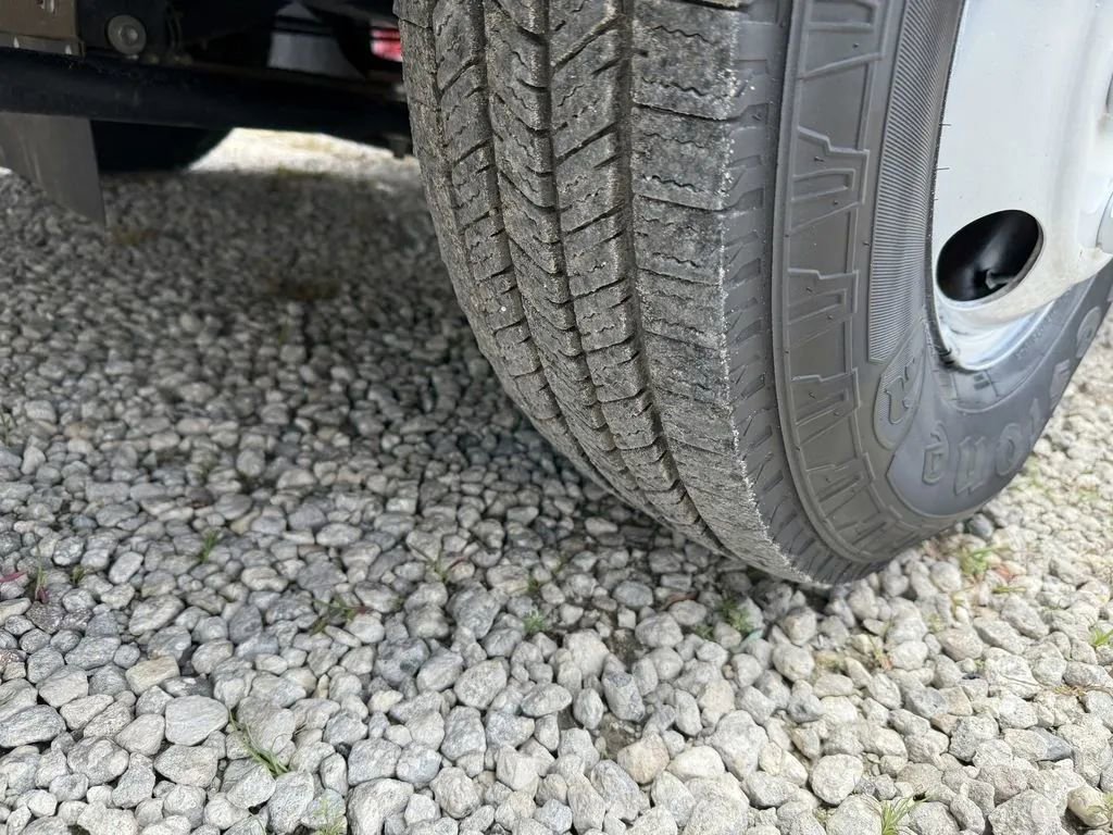 Used 2023 Isuzu NPR image 11