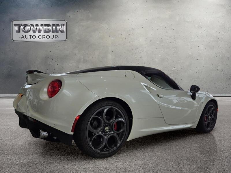 Used 2015 Alfa Romeo 4C Coupe w/ Leather Interior Group RWD image 4