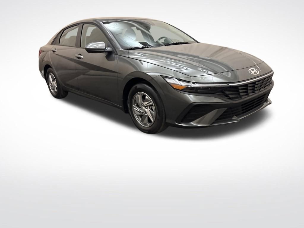 Certified 2026 Hyundai Elantra SE image 3