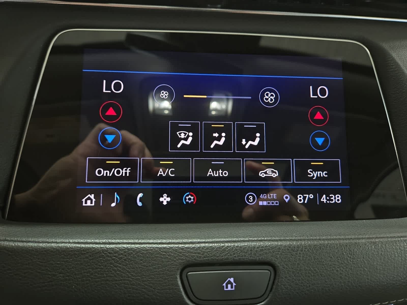 Used 2022 Cadillac XT4 Luxury AWD/4WD image 23