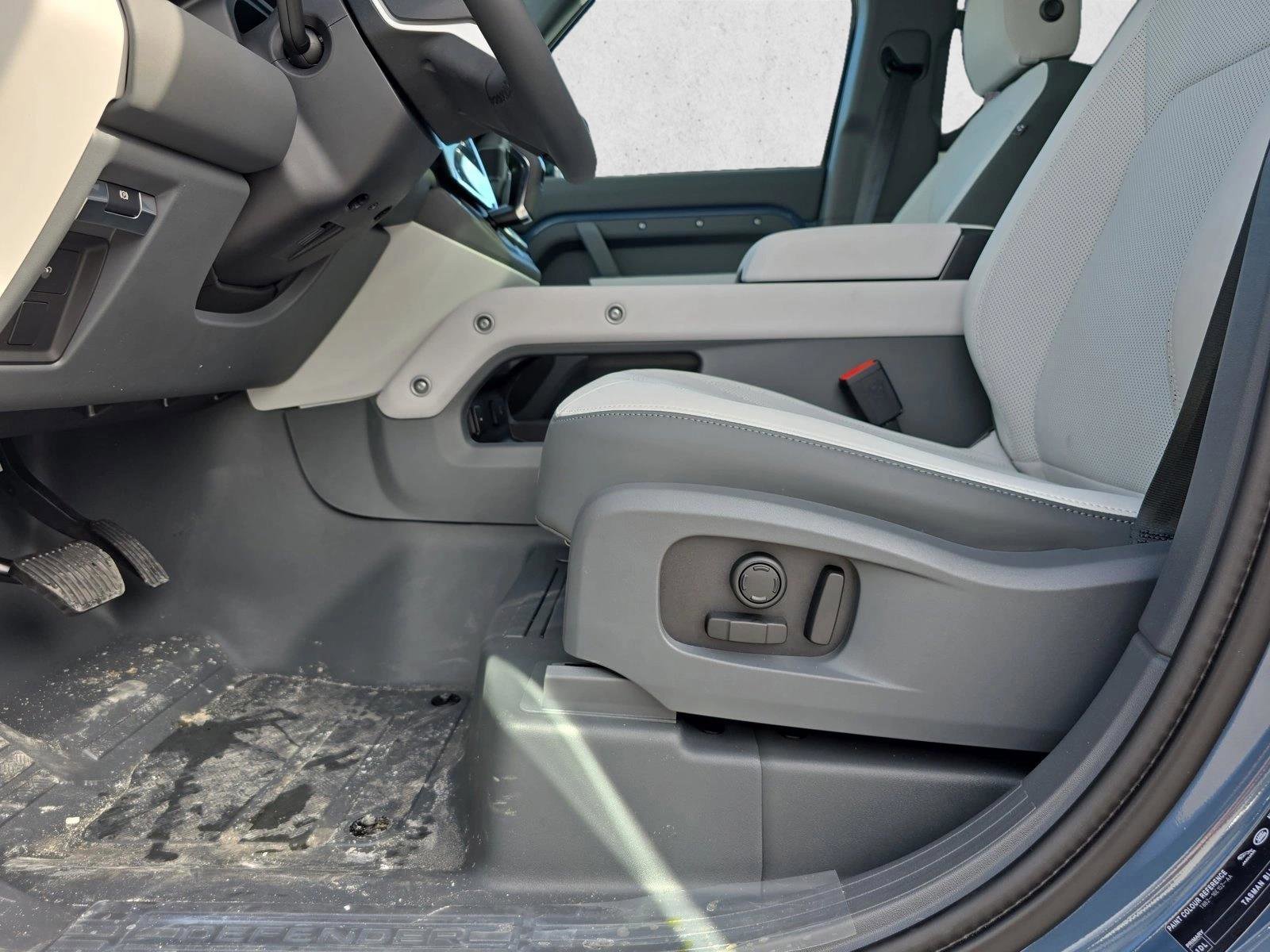 New 2026 Land Rover Defender 110 S AWD/4WD image 28