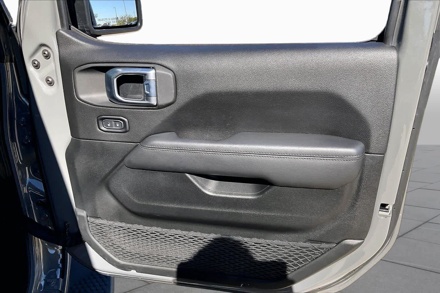 Used 2020 Jeep Wrangler Unlimited Sahara AWD/4WD image 22
