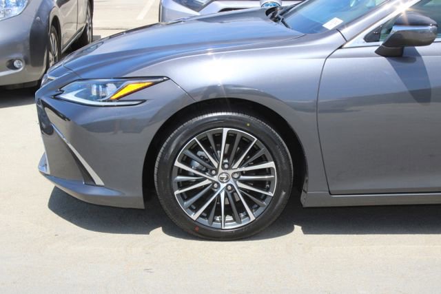 Certified 2023 Lexus ES 300h w/ Premium Package FWD image 4