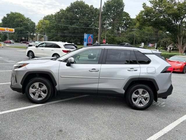 Used 2025 Toyota RAV4 XLE AWD/4WD image 4