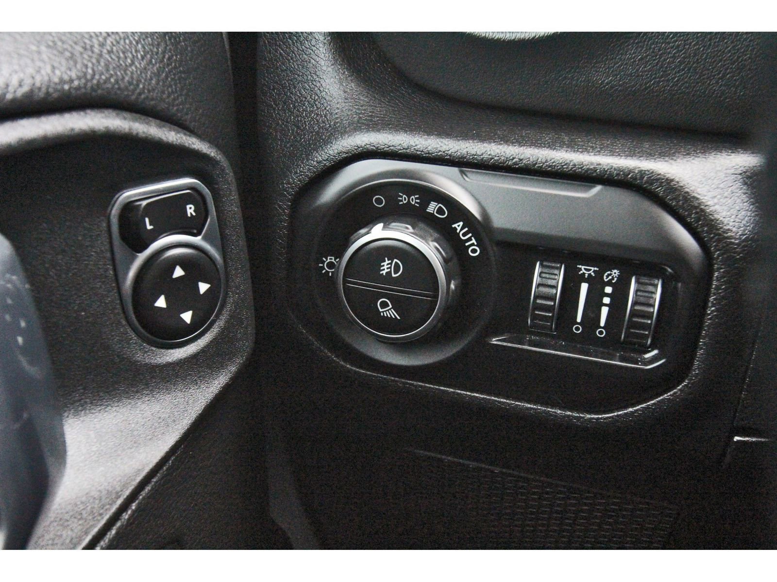 Used 2021 Jeep Gladiator Overland w/ Popular Equipment Package image 23