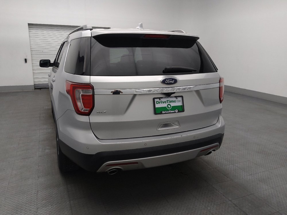Used 2017 Ford Explorer XLT FWD image 6