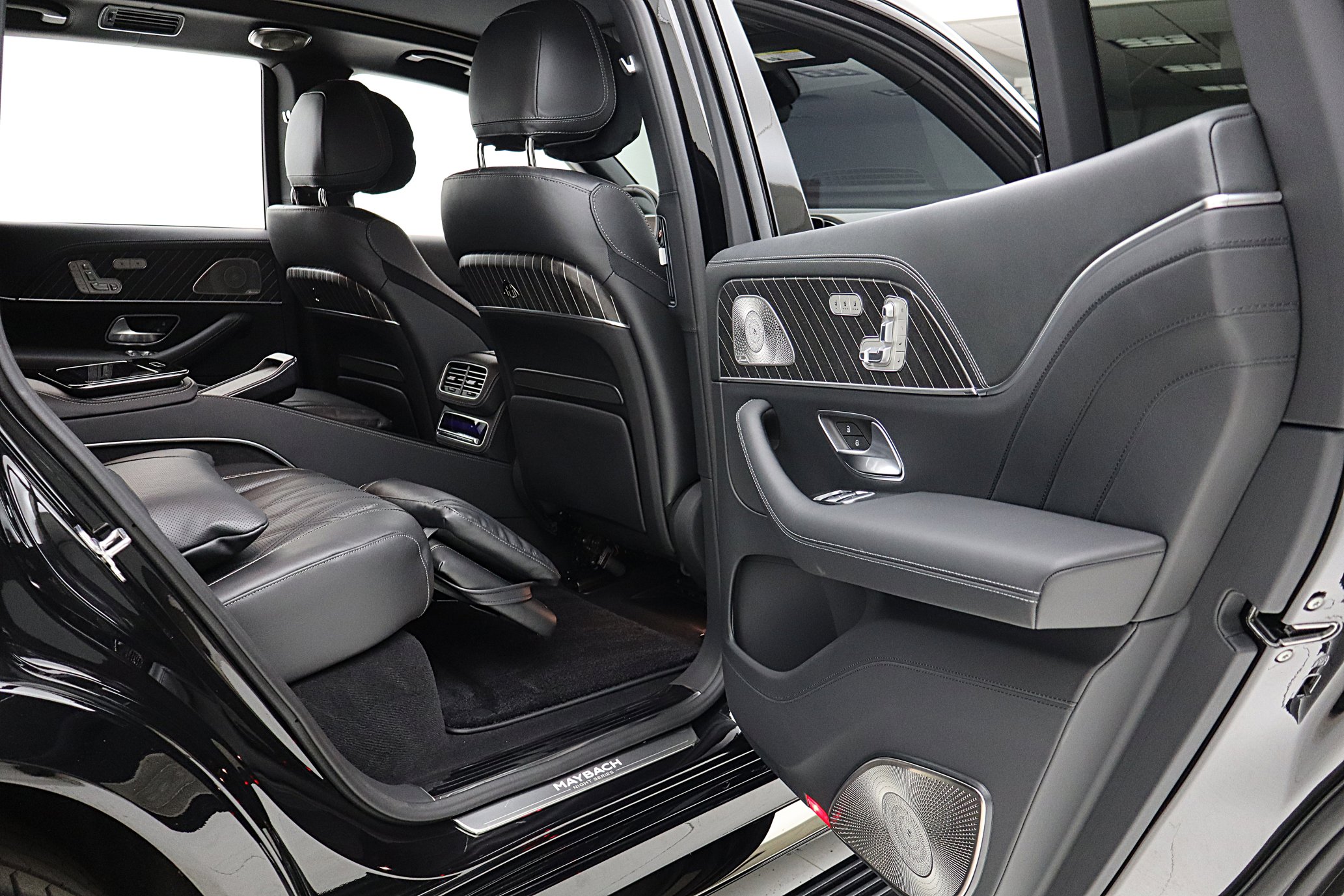 Used 2026 Mercedes-Benz Maybach GLS 600 4MATIC image 46