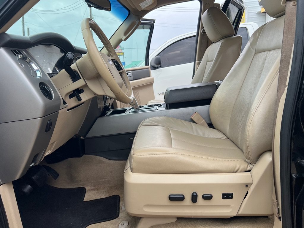 Used 2014 Ford Expedition EL XLT w/ Equipment Group 202A AWD/4WD image 13