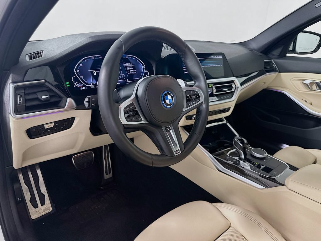 Used 2022 BMW 330e w/ M Sport Package RWD image 9