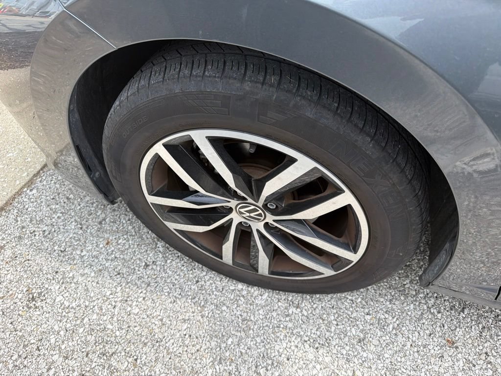 Used 2025 Volkswagen Jetta SE FWD image 19