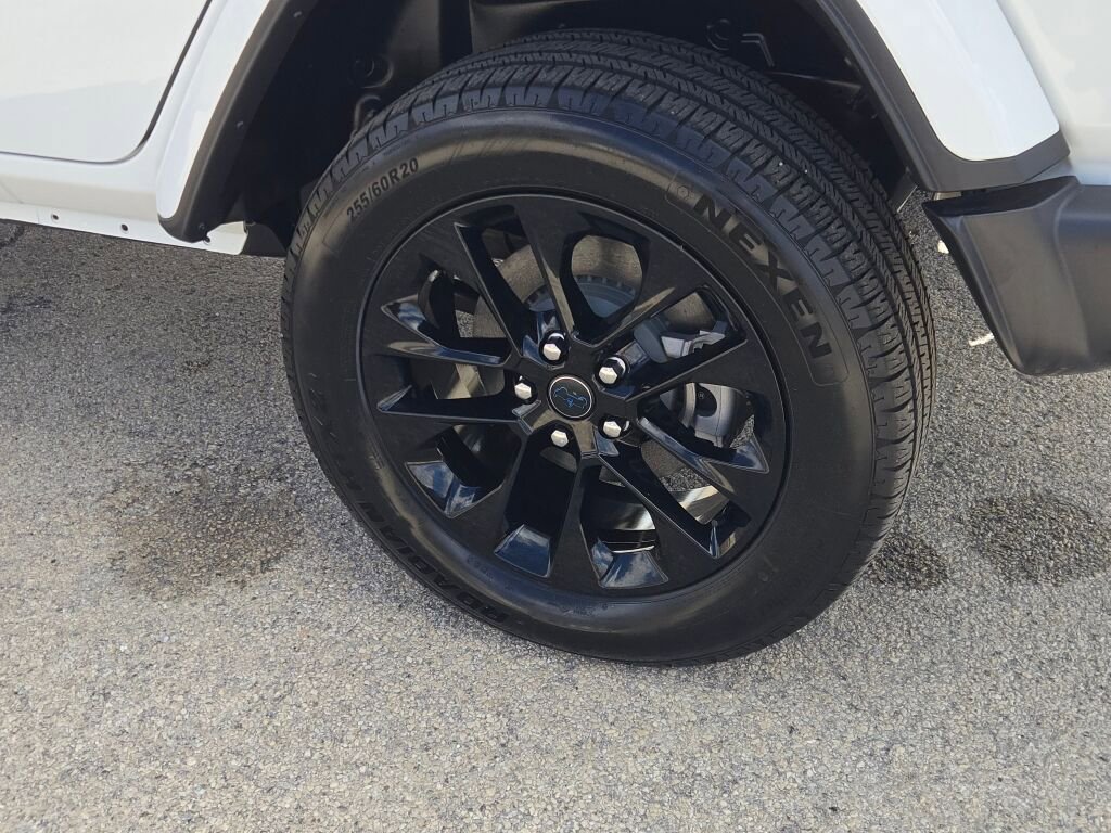 Used 2025 Jeep Wrangler Unlimited Sahara w/ Safety Group image 14