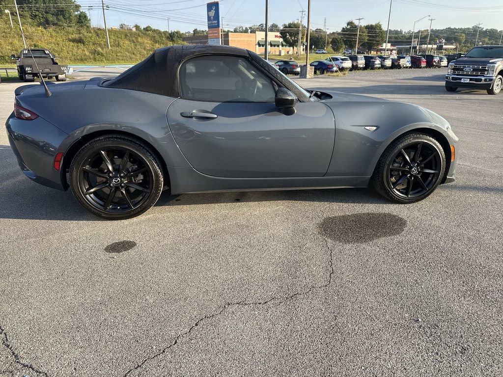 Used 2021 MAZDA MX-5 Miata Club RWD image 4