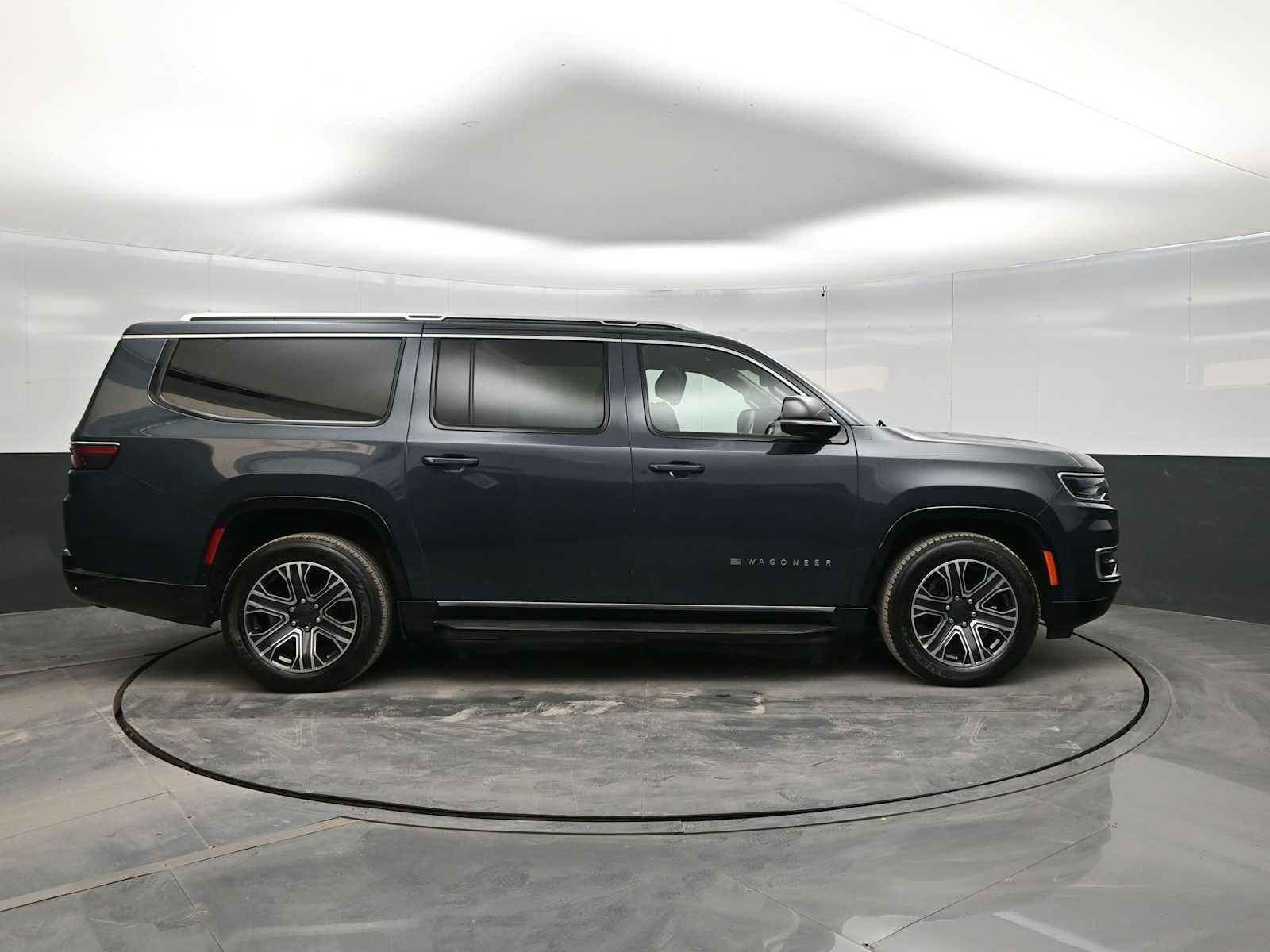 Used 2024 Jeep Wagoneer L Series II w/ Flexible Seating Group image 9