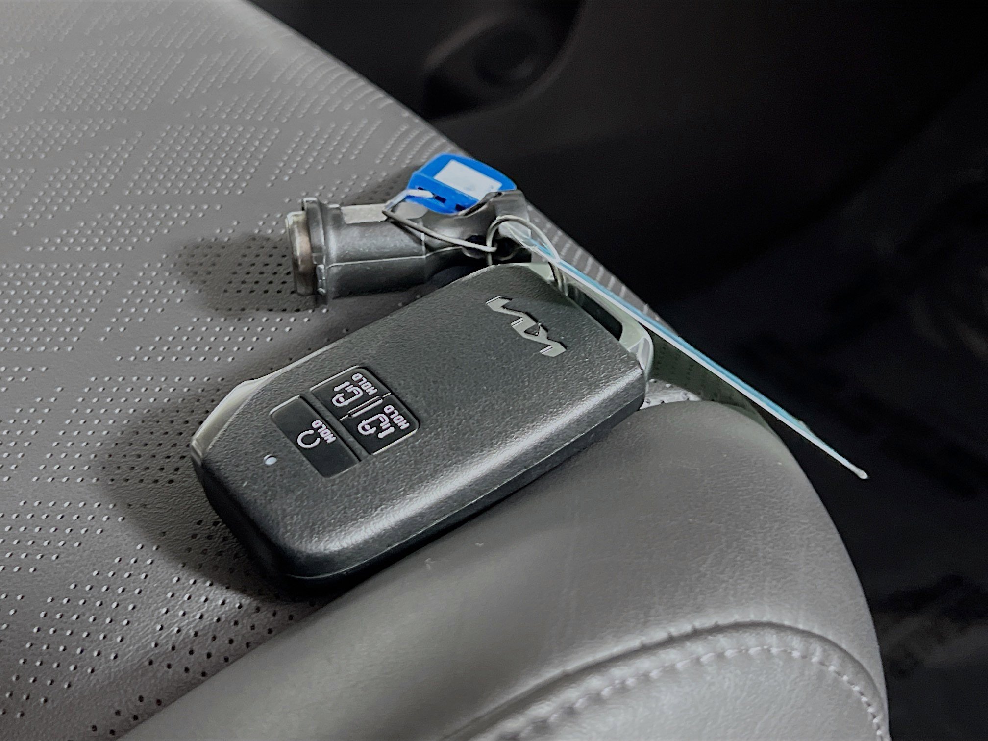 Used 2024 Kia Carnival LX image 36