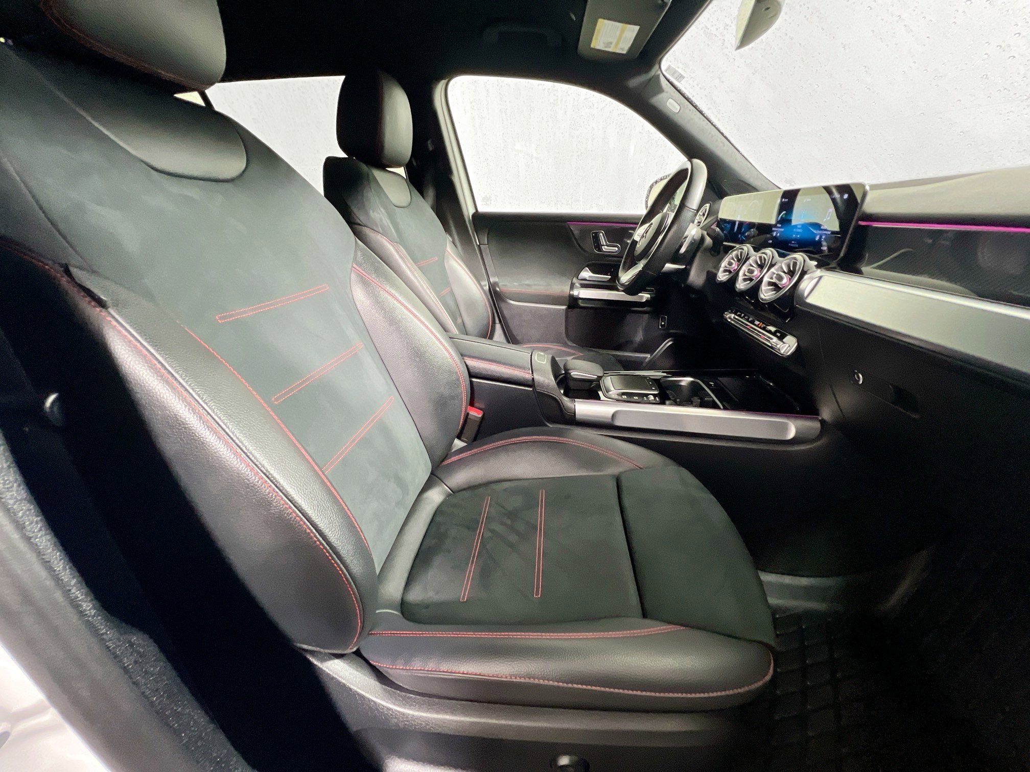 Used 2021 Mercedes-Benz GLB 250 image 31