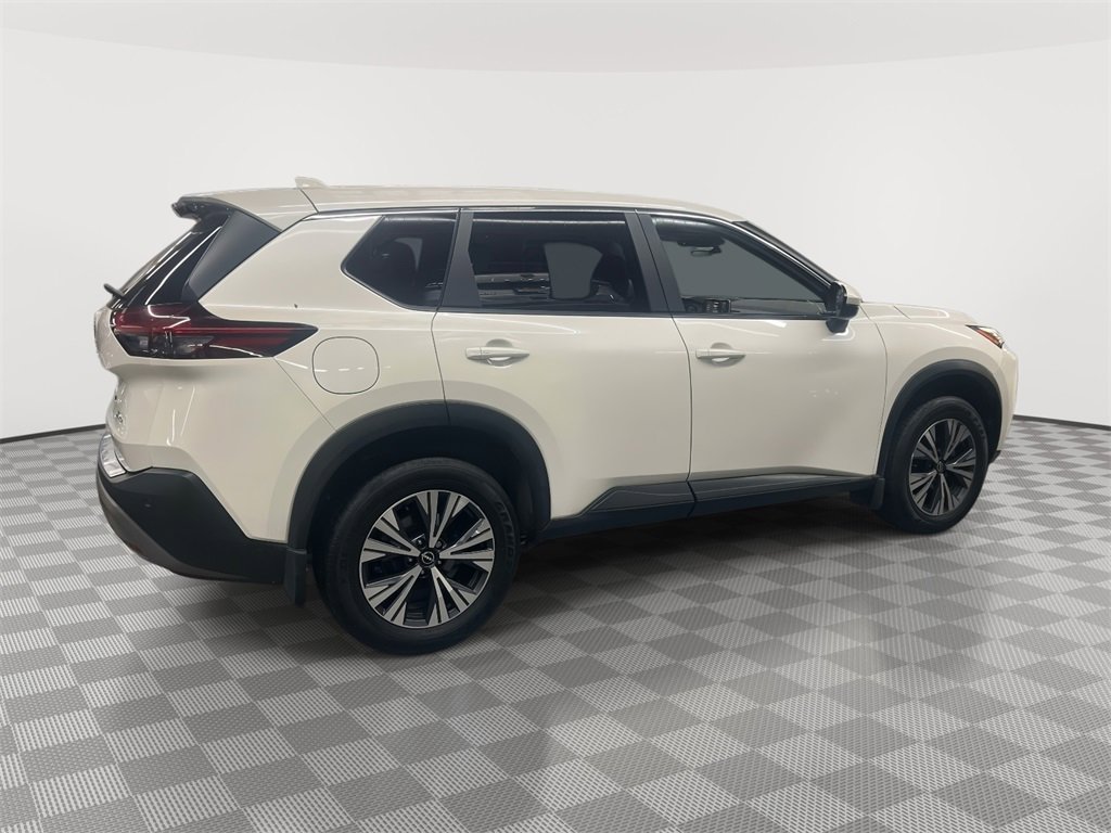 Used 2023 Nissan Rogue SV image 2