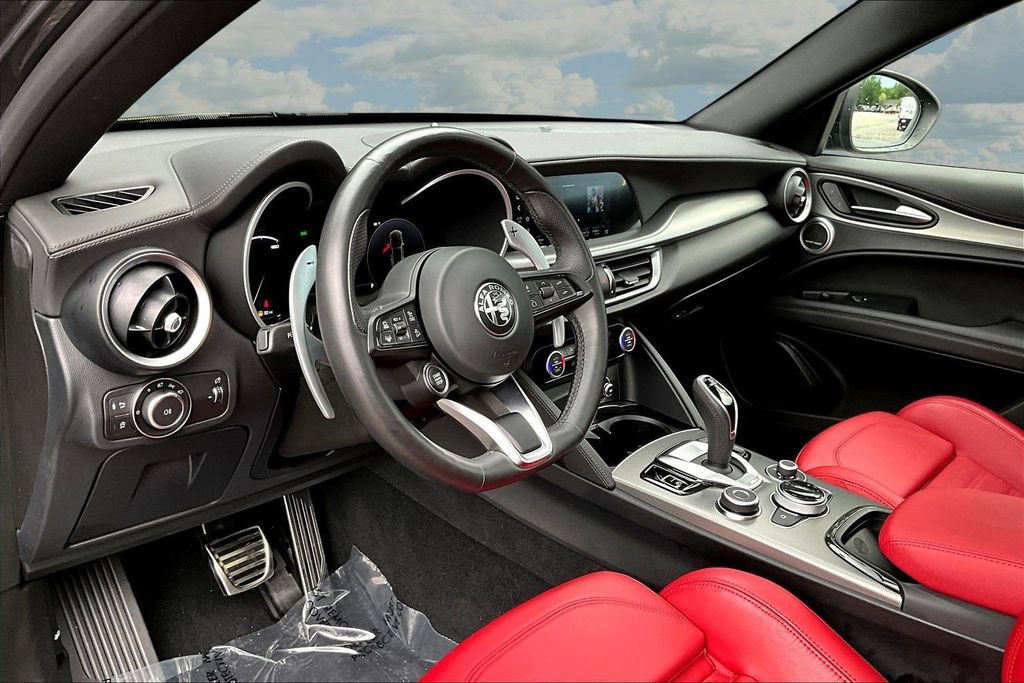 Used 2024 Alfa Romeo Stelvio Veloce AWD/4WD image 19