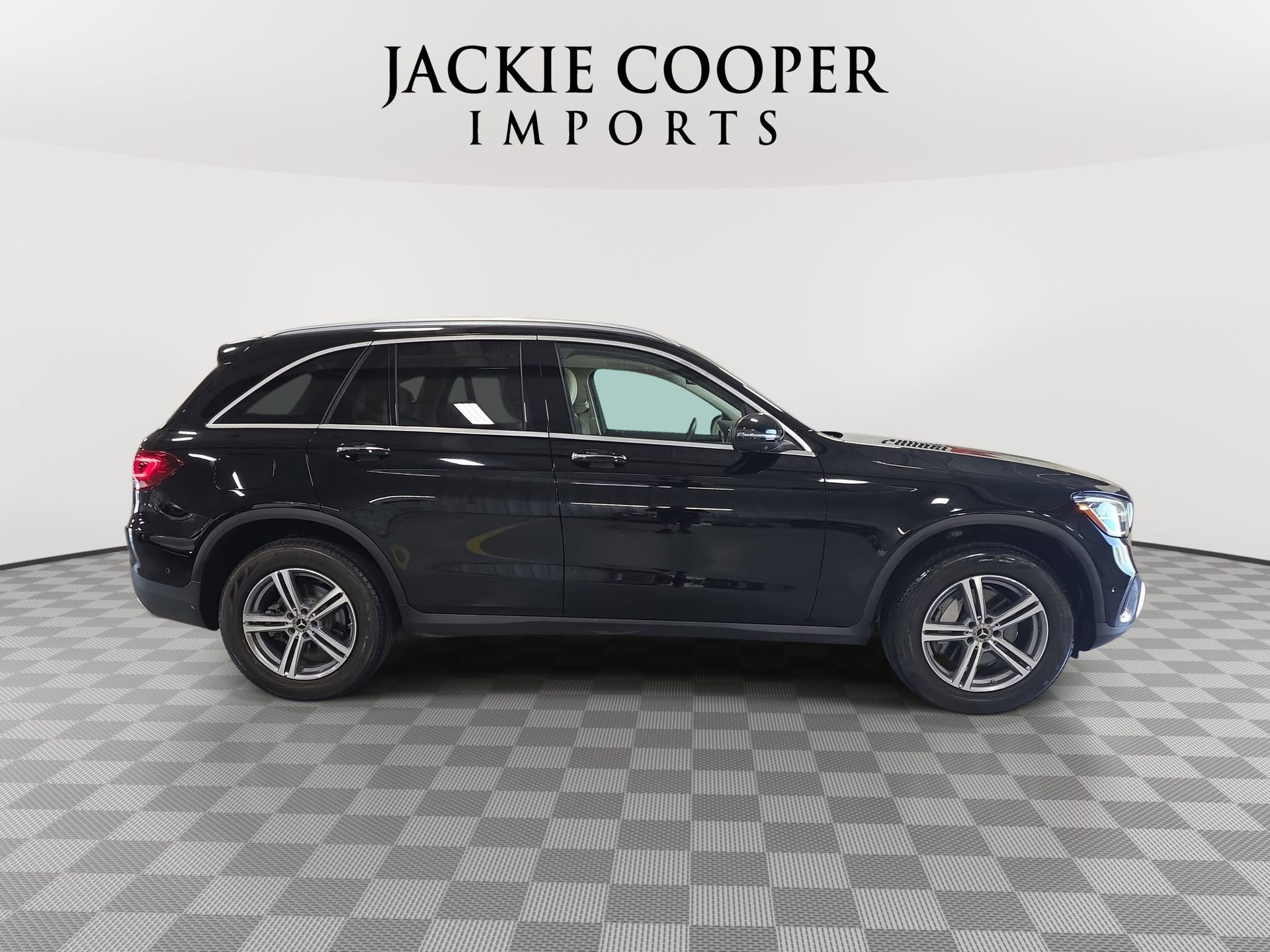 Used 2021 Mercedes-Benz GLC 300 4MATIC image 4
