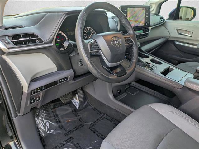 Used 2024 Toyota Sienna Limited image 10