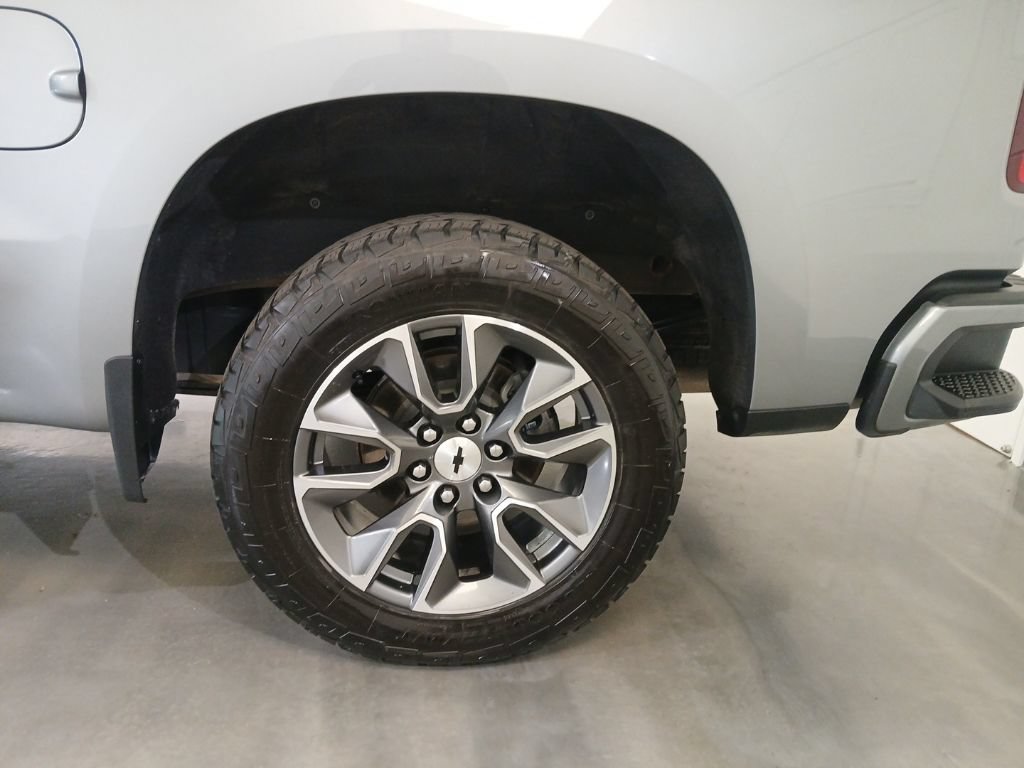 Used 2023 Chevrolet Silverado 1500 RST AWD/4WD image 15
