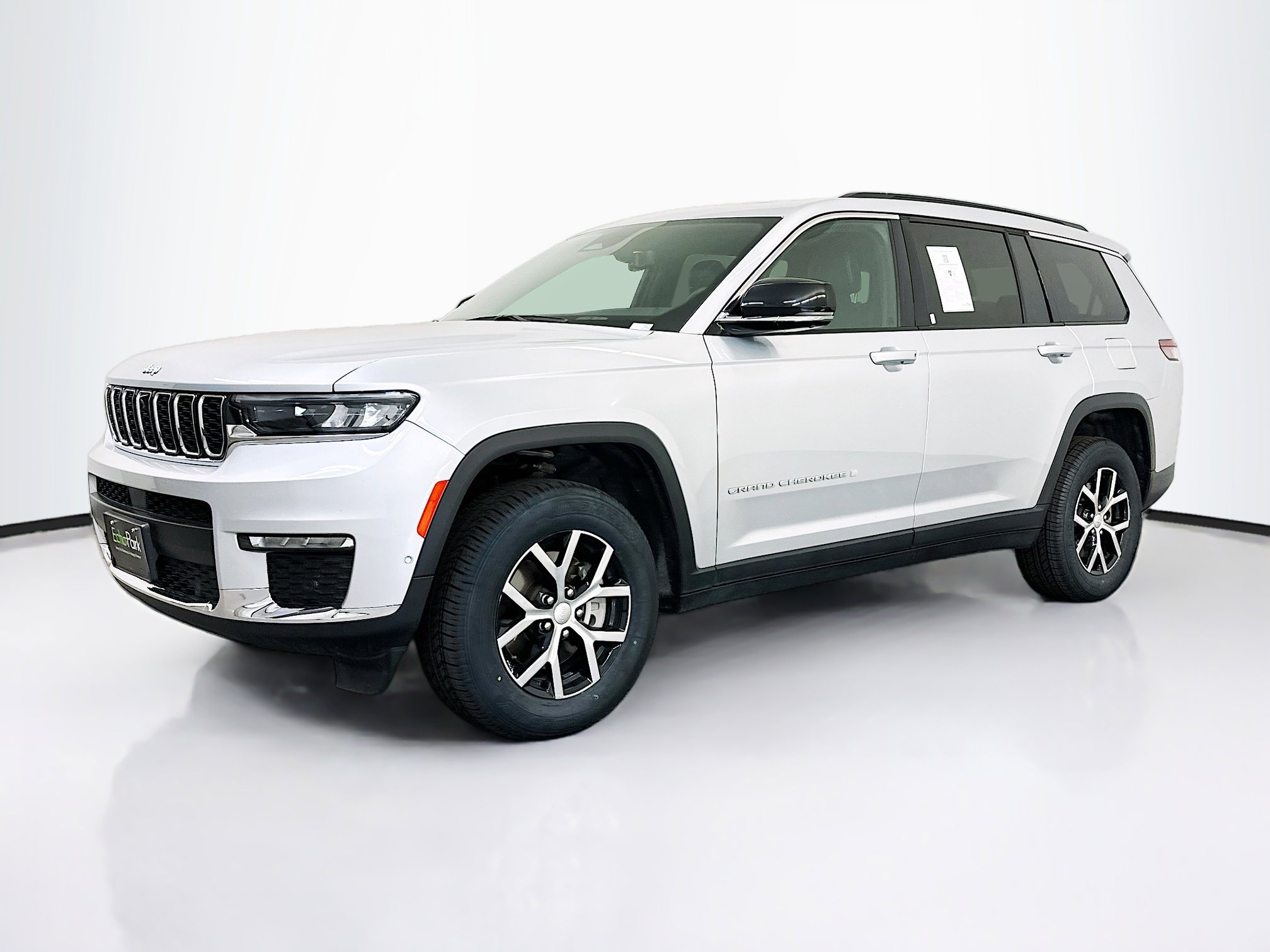 Used 2024 Jeep Grand Cherokee L Limited w/ Luxury Tech Group II image 3