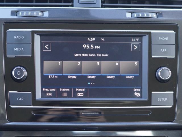 Used 2018 Volkswagen Golf S image 25