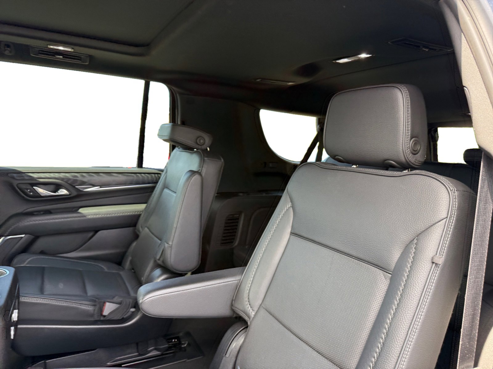 Used 2023 GMC Yukon XL Denali AWD/4WD image 16