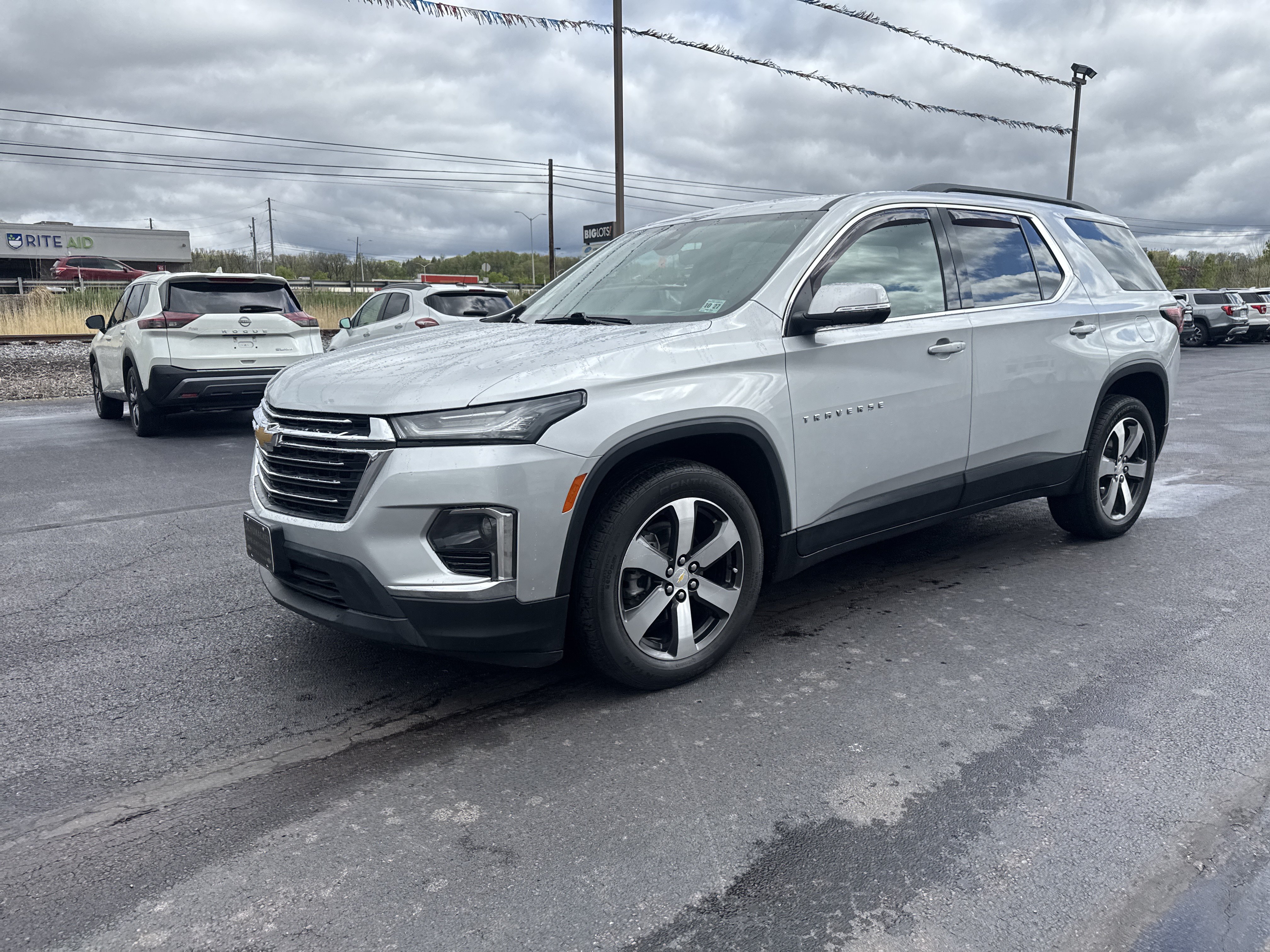 Used 2022 Chevrolet Traverse LT w/ LT Premium Package AWD/4WD image 8