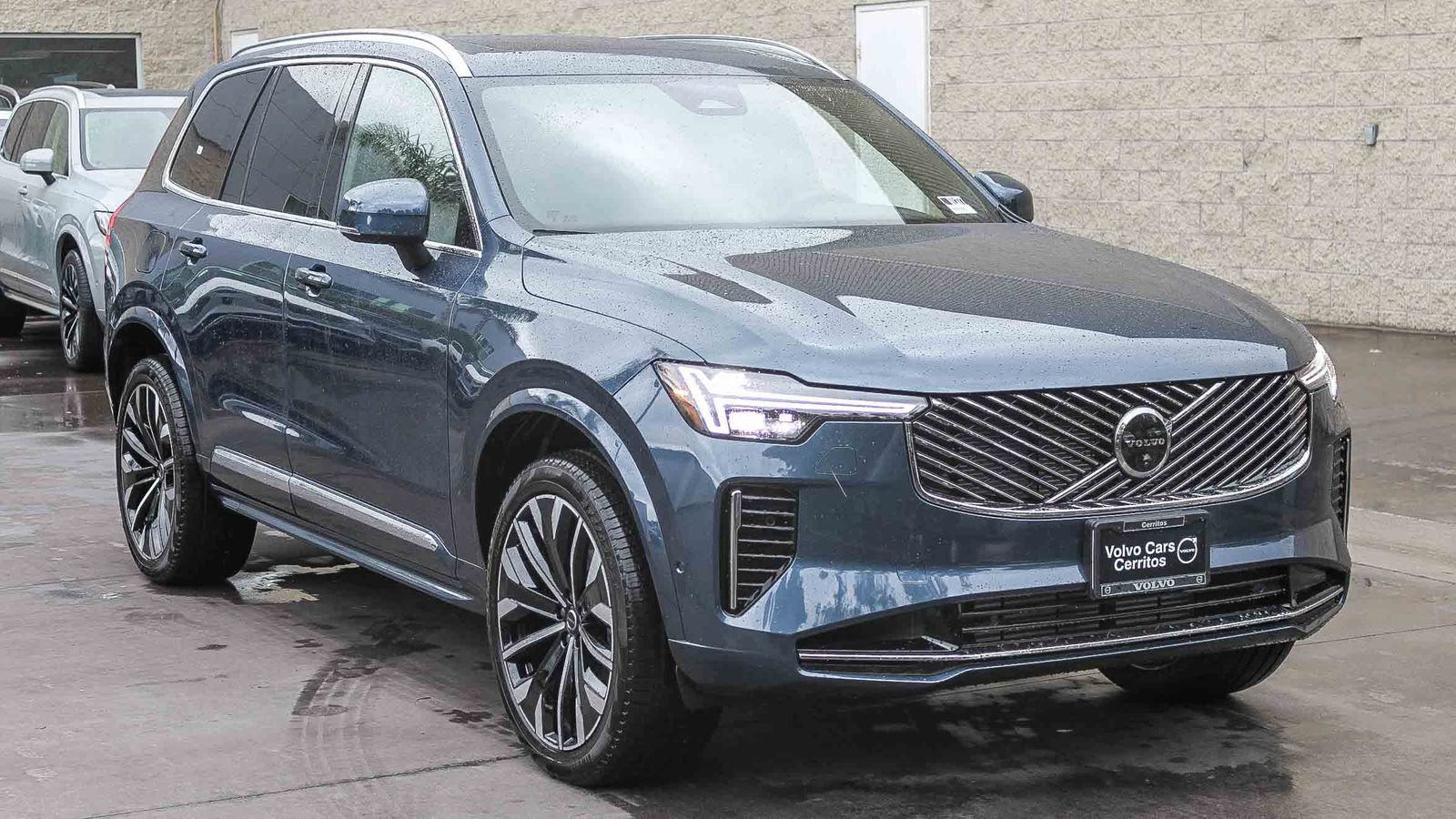 New 2026 Volvo XC90 T8 Plus w/ Protection Package Premier AWD/4WD image 3