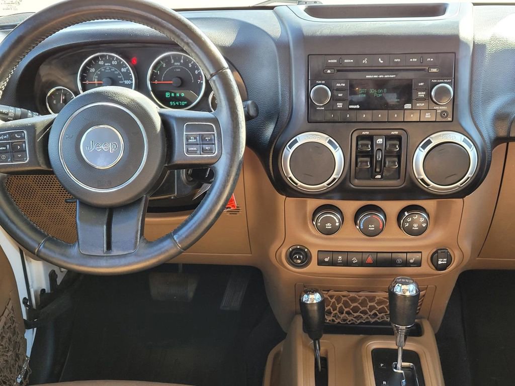 Used 2017 Jeep Wrangler Unlimited Rubicon w/ Connectivity Group image 18