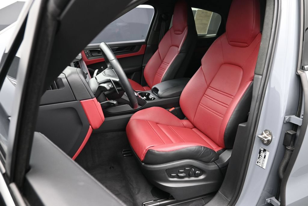 Certified 2025 Porsche Cayenne GTS AWD/4WD image 5