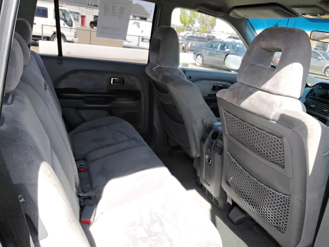 Used 2004 Honda Pilot EX image 17