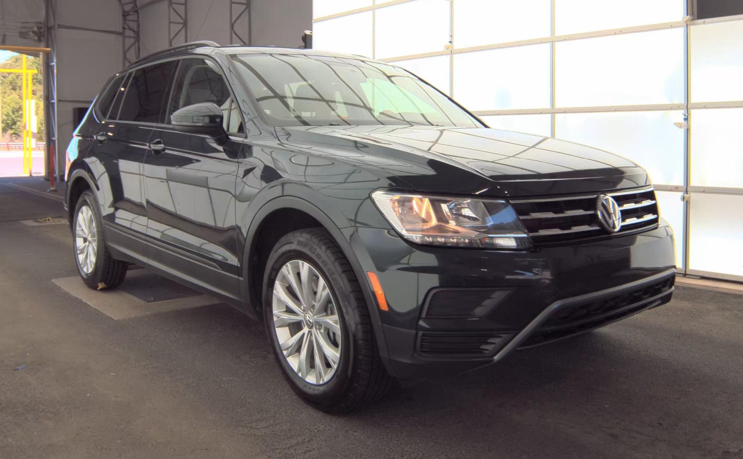 Used 2019 Volkswagen Tiguan S w/ Driver Assistance Package FWD image 3
