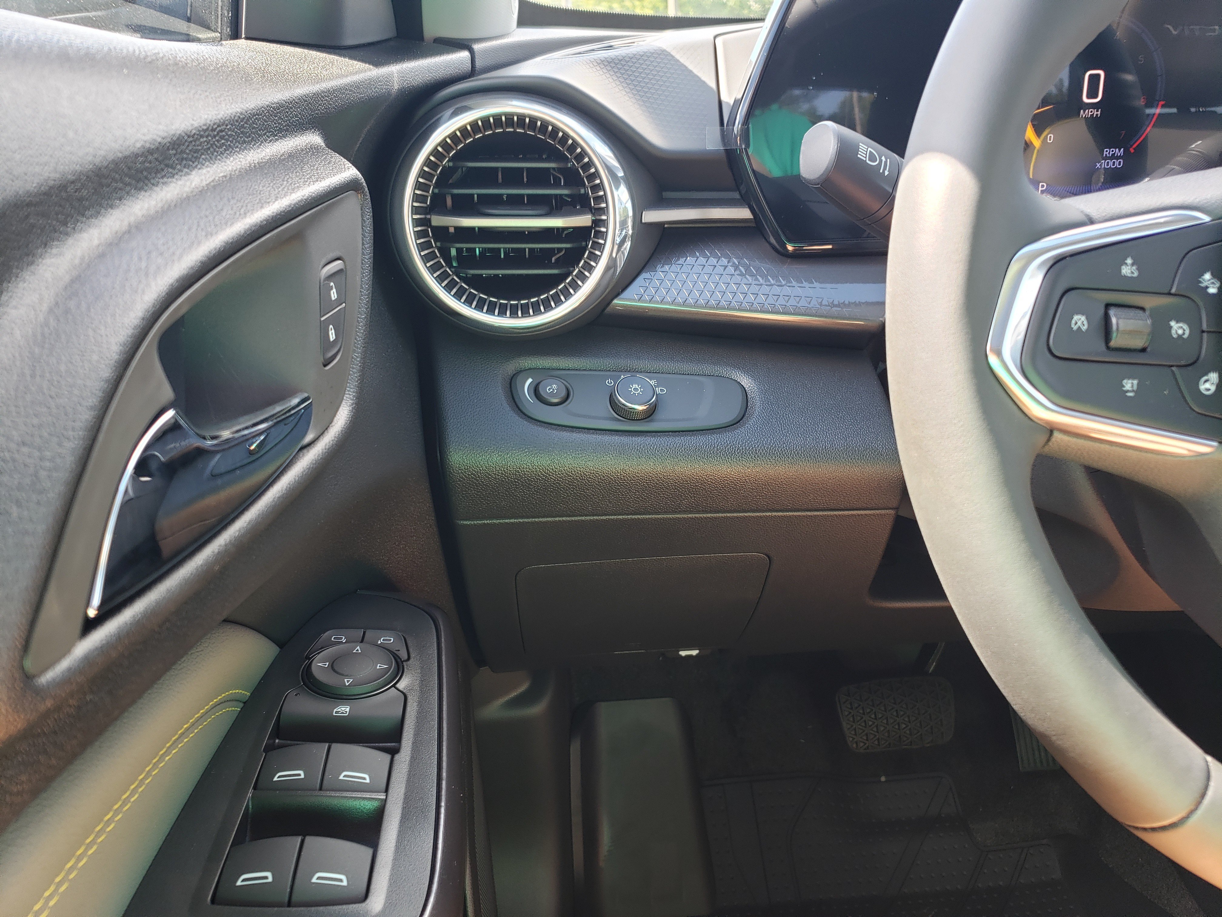 New 2026 Chevrolet Trax ACTIV w/ Sunroof Package FWD image 15