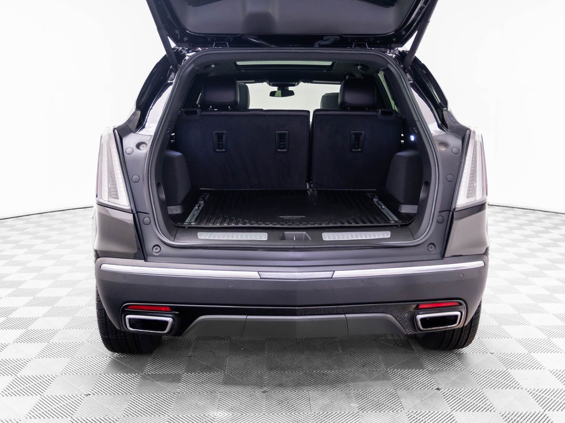 Used 2022 Cadillac XT5 Sportv w/ LPO, Floor Liner Package AWD/4WD image 35