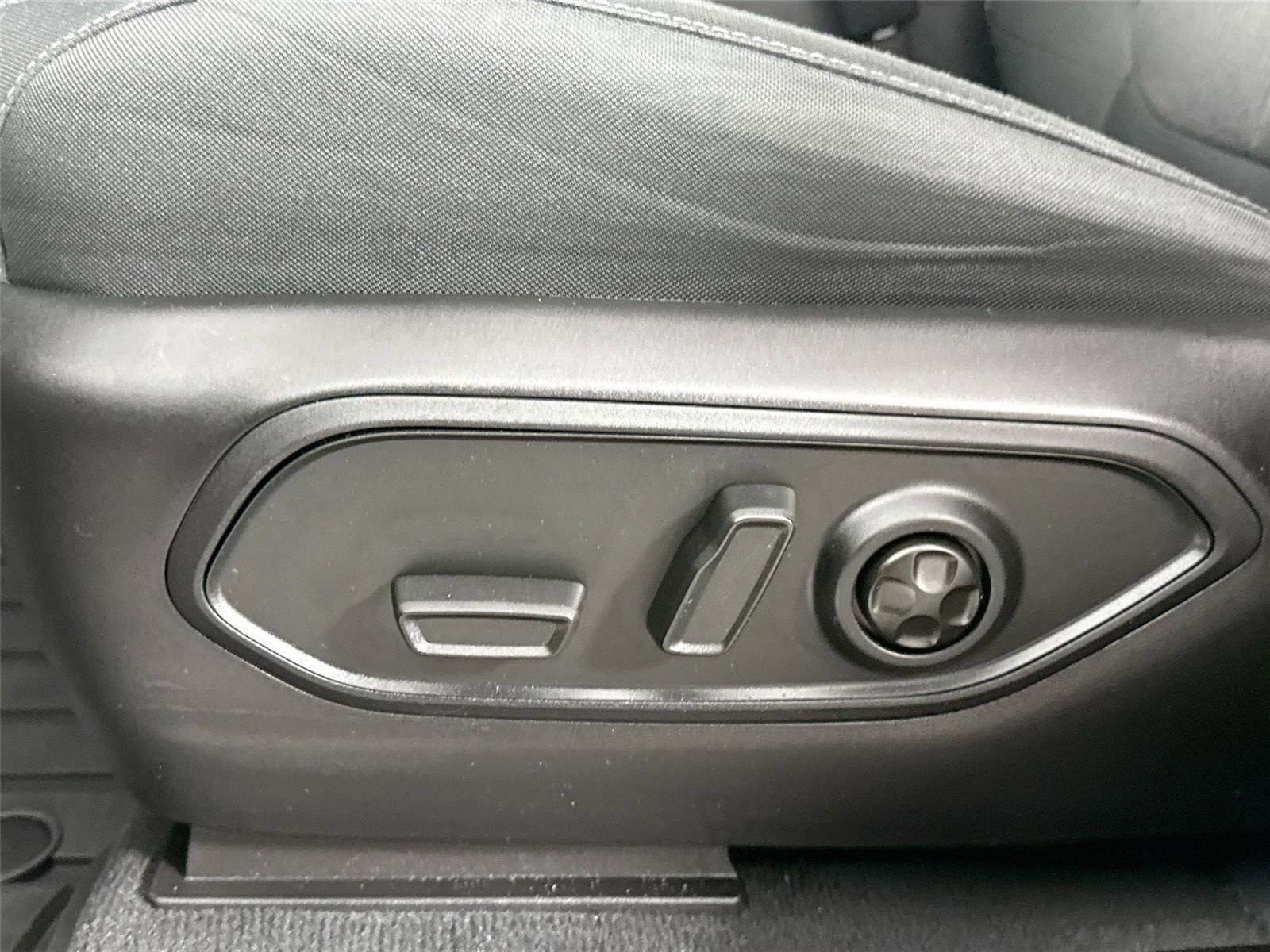 Used 2023 Jeep Grand Cherokee L Laredo w/ Luxury Tech Group I image 30