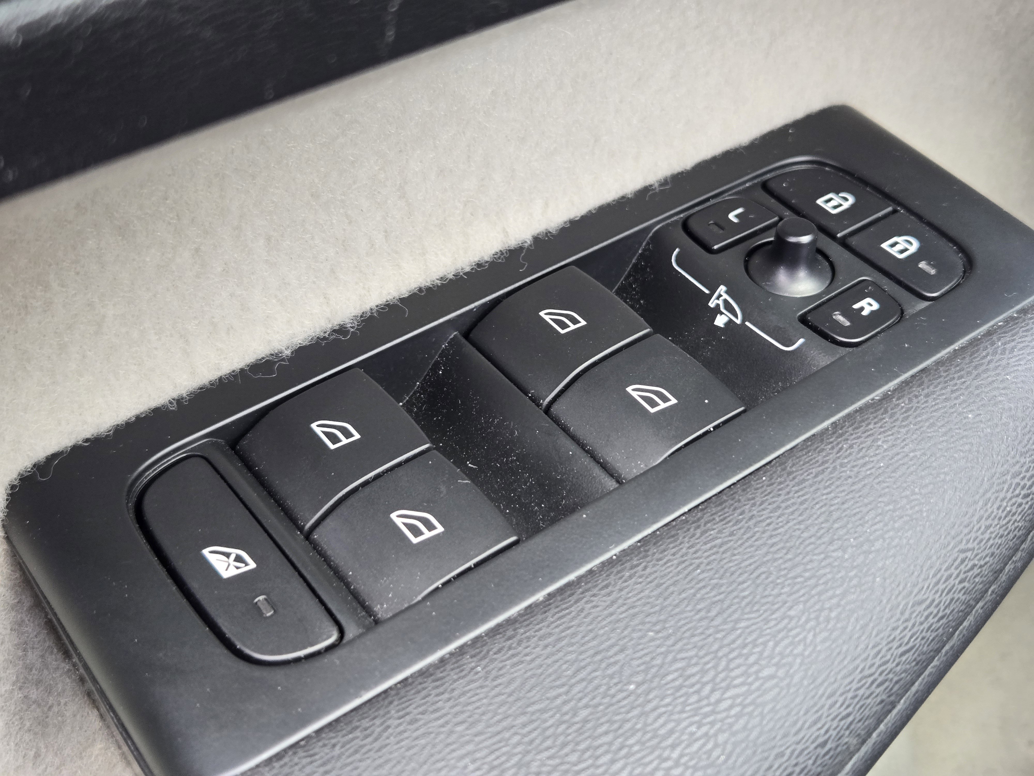 Used 2023 Volvo XC40 B5 Plus w/ Climate Package AWD/4WD image 31