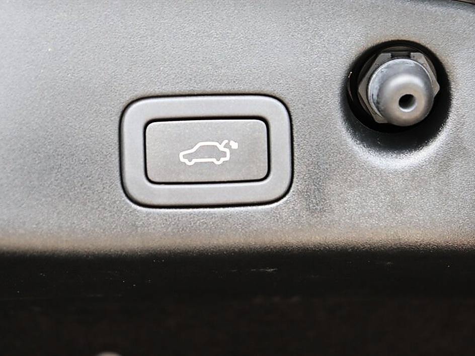 Used 2015 Jaguar XJ L Portfolio RWD image 52