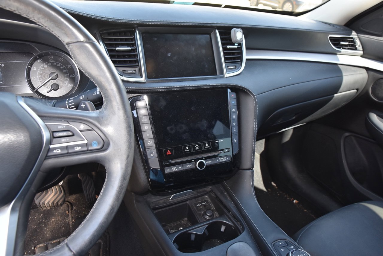 Used 2021 INFINITI QX50 Luxe FWD image 9