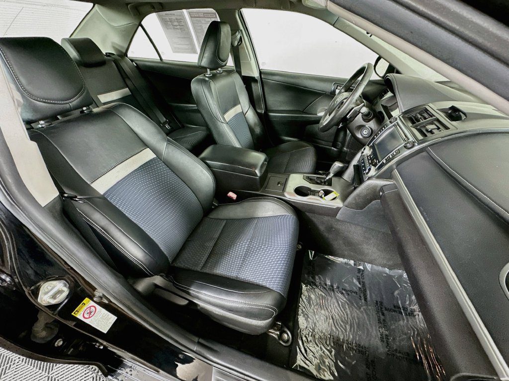 Used 2014 Toyota Camry SE FWD image 32