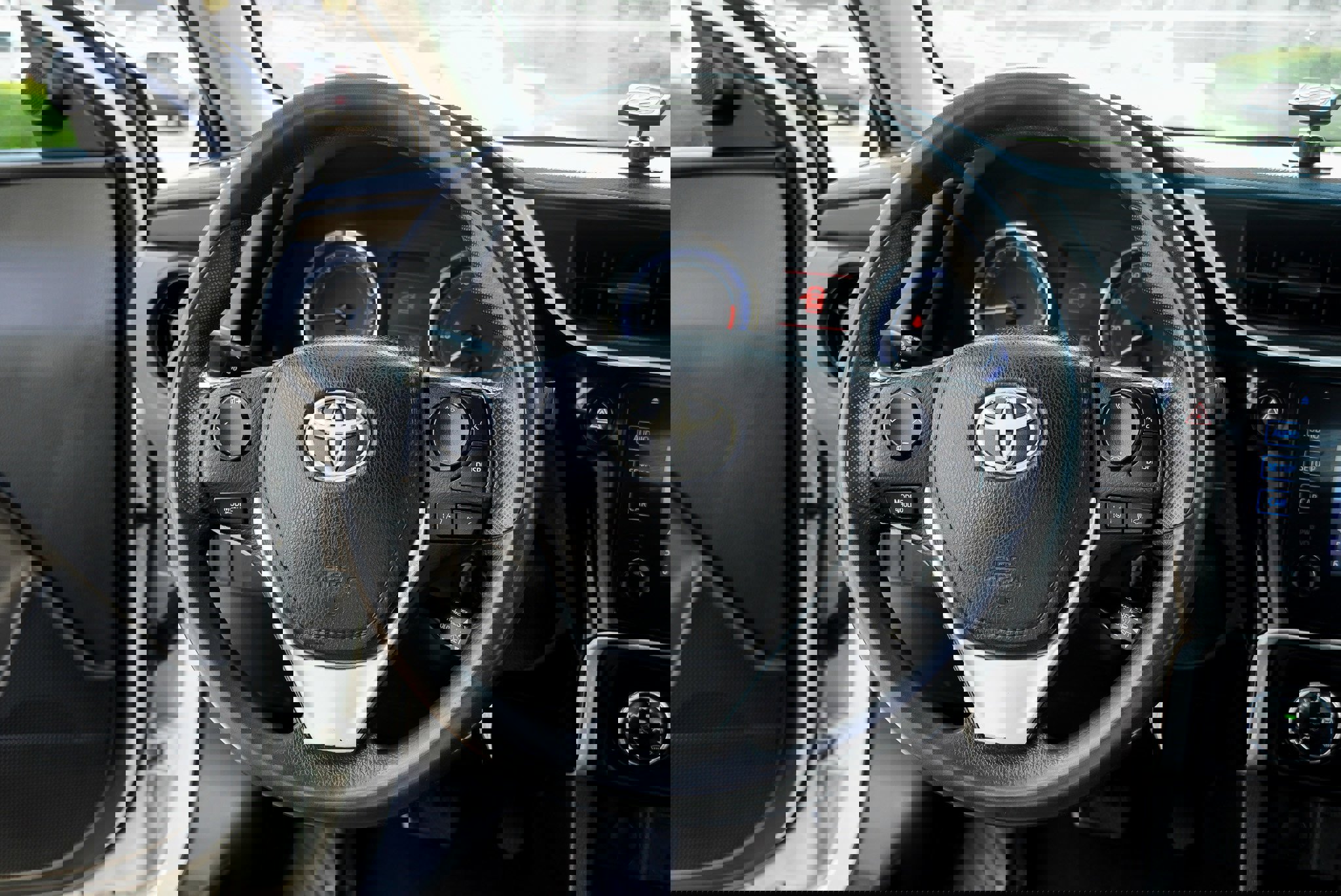 Certified 2017 Toyota Corolla L w/ Carpet Mat Package (TMS) image 30