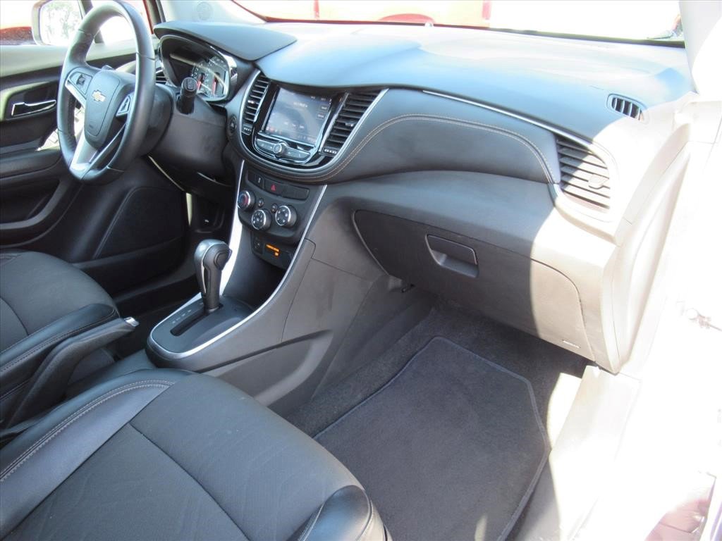 Certified 2022 Chevrolet Trax LT w/ LT Convenience Package image 11