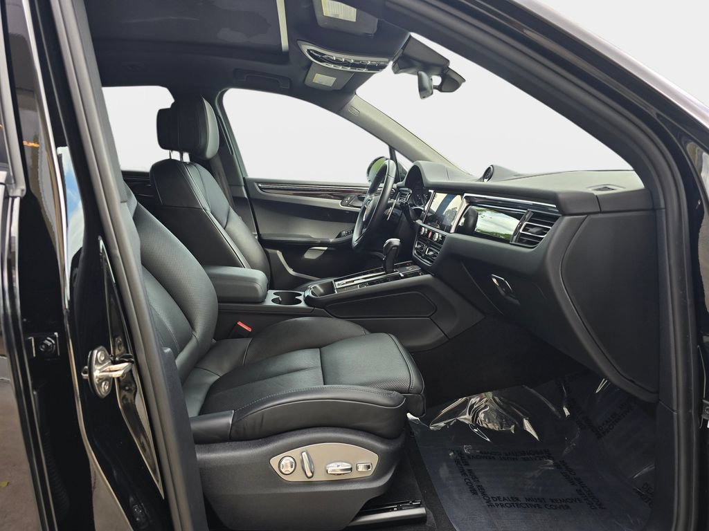 Used 2023 Porsche Macan AWD/4WD image 12