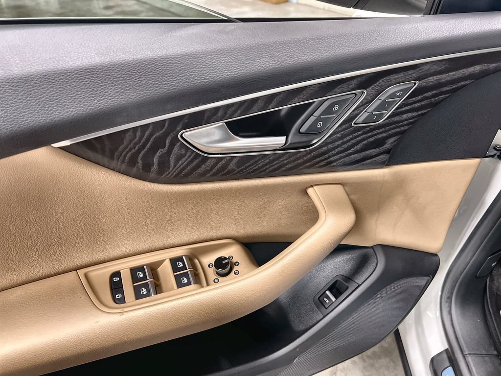 Used 2023 Audi Q8 Premium w/ Convenience Package AWD/4WD image 15