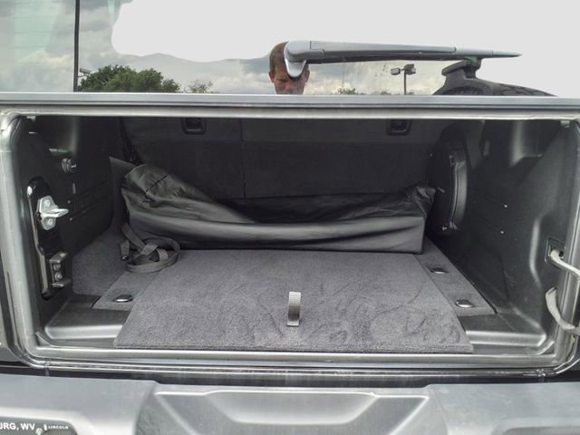 Used 2020 Jeep Wrangler Unlimited Sahara image 7