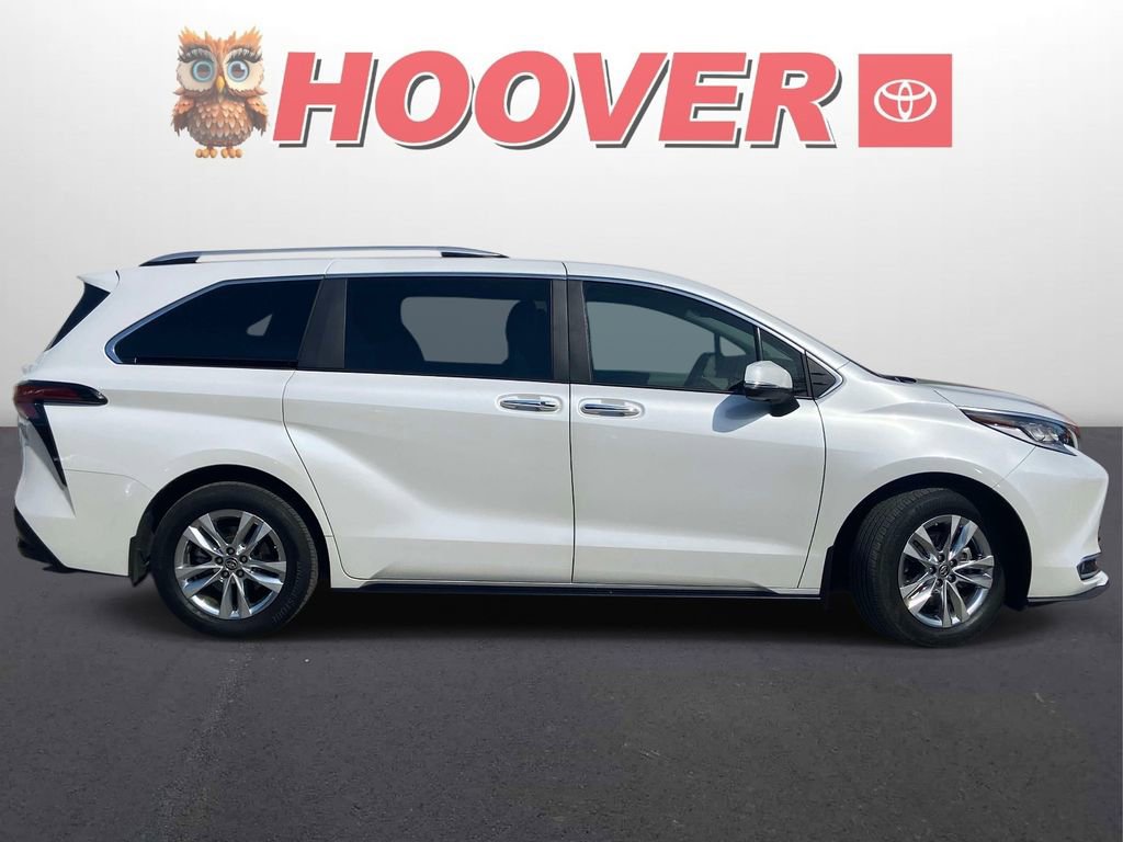 Used 2024 Toyota Sienna Limited image 2