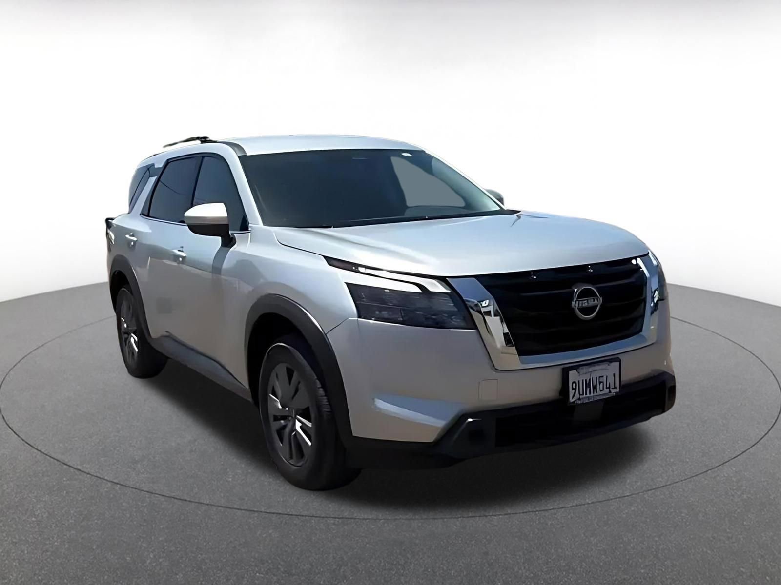 Used 2025 Nissan Pathfinder SV FWD image 3