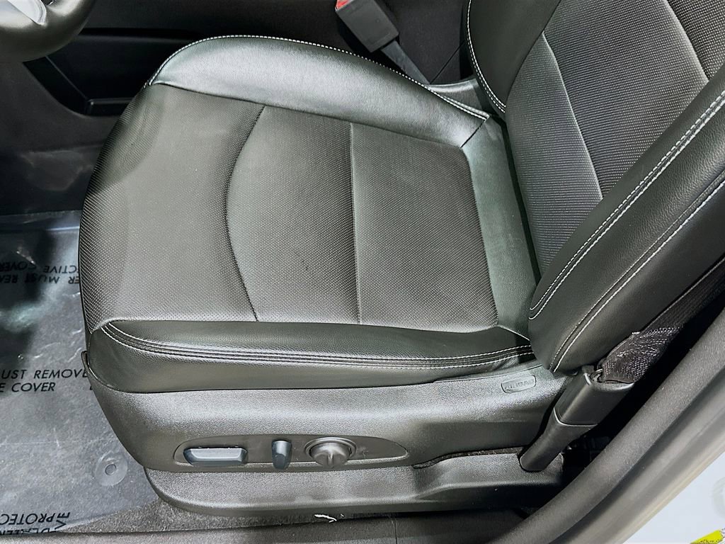 Used 2024 GMC Terrain SLT image 20